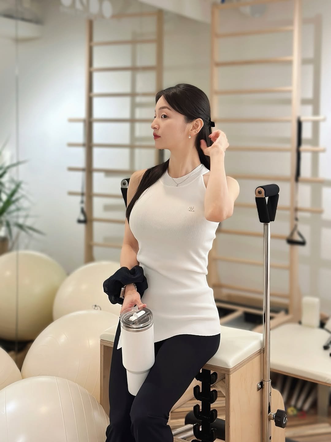 Photo shared by 필라테스 김태희 pilates taeheekim on September 20, 2025 tagging @fairliar_official. May be an image of 1 person.