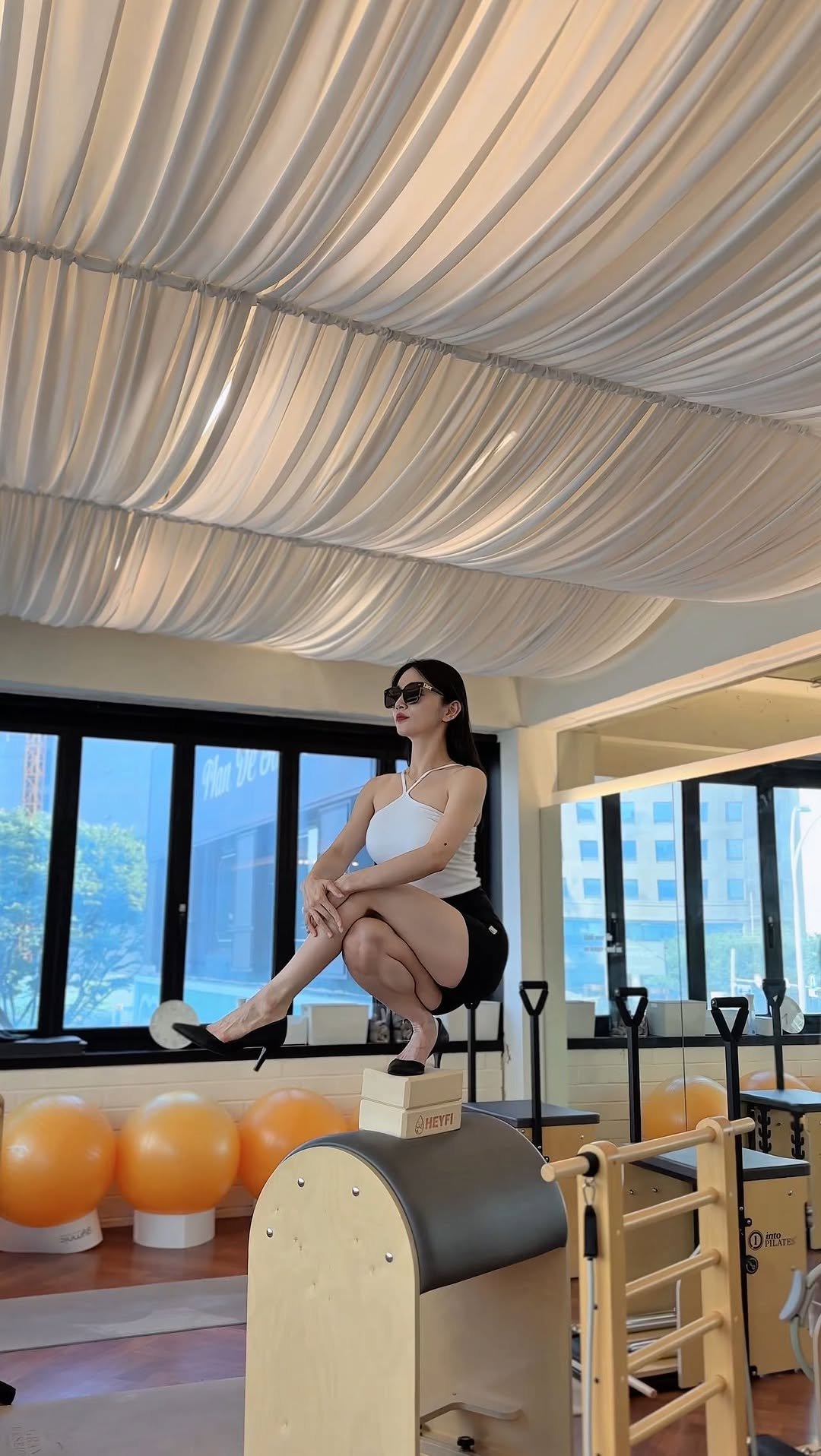 taeheezzzzang 게시물 이미지: 도전 ? 👀👠✨🦋

회의 끝나자마자 호다닥 찍어올리는 릴스 🐝

이왕 하는거 제대로...