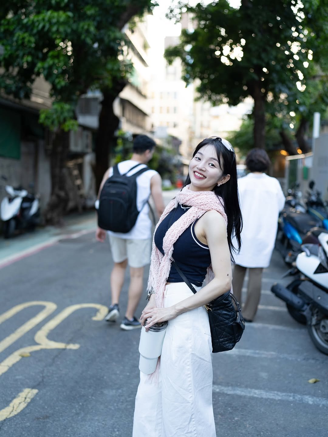 Photo shared by 필라테스 김태희 pilates taeheekim on September 17, 2025 tagging @ondopilates, @tapt_pilates, and @tapt__official. May be an image of 3 people and street.