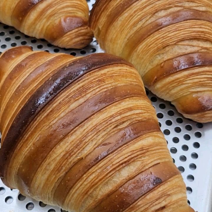 taehyun_464 게시물 이미지: croissant 🥐🌿

항상 느끼는 생각이지만, 빵은 솔직한 것 같다. 공부해서...