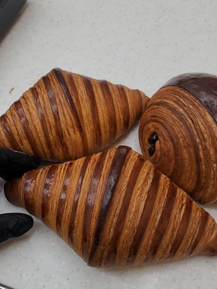 taehyun_464 게시물 이미지: 2026.02.03.화요일 제빵일지🌿

croissant 🥐 
Pain au...