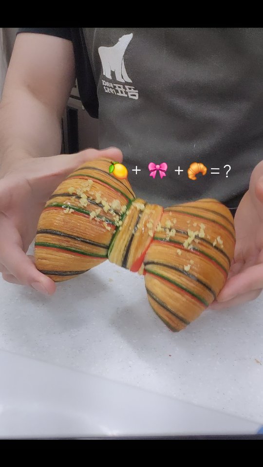 taehyun_464 게시물 이미지: 더운 여름에 어울리는,
차갑고 상큼한 레몬 뺑 스위스 🍋 🥐 🎀

Filled...