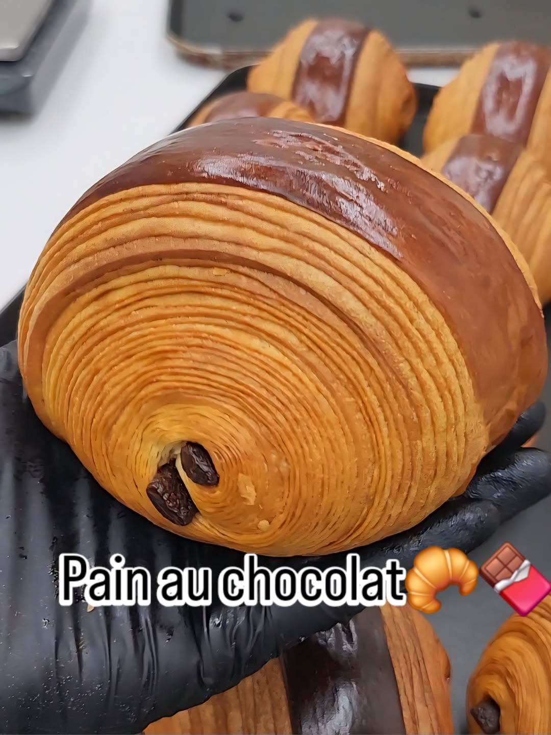 Photo by 빵굽는남자 on March 15, 2026. May be an image of babka, turnover, croissant and text.