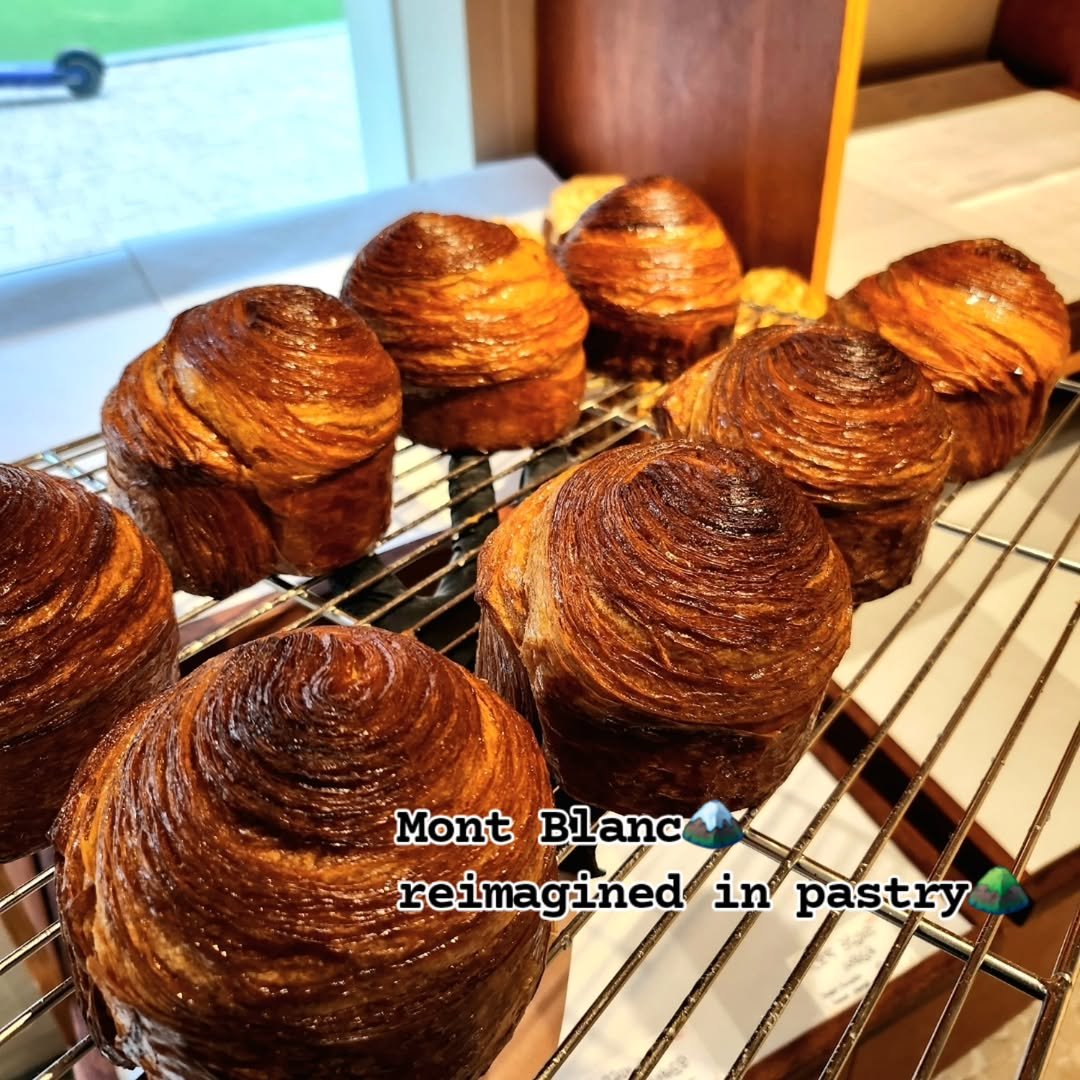Photo by 빵굽는남자 on March 22, 2026. May be an image of babka, turnover, cinnamon roll, croissant and text that says 'Mont Blanc reimagined in pastry'.