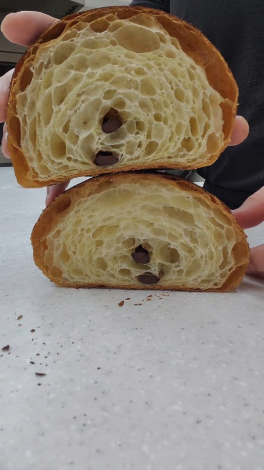 taehyun_464 게시물 이미지: 2026.02.13. 금요일 제빵일지🌿

Pain au chocolat 🍫...