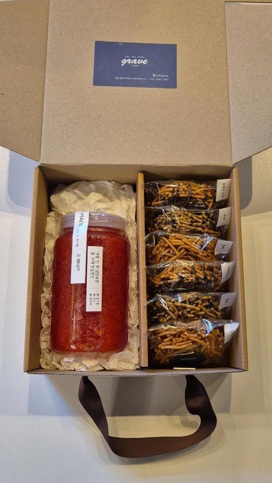 taeni.gramtip 게시물 이미지: 자몽 맛 나는 에이드 말고
진짜 자몽으로 만든 자몽에이드.
✔ 그라베 수제 자몽청...