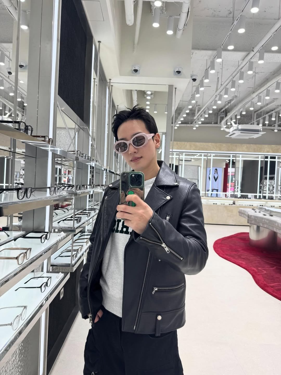 Photo by 이태선 on March 21, 2026. May be a selfie of flight jacket, mirror, sunglasses and text.