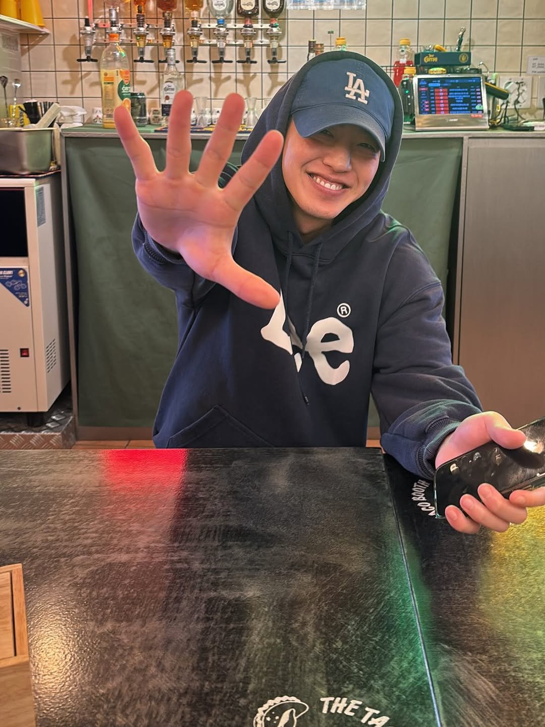 Photo by 이태선 on February 20, 2026. May be an image of drink and text that says 'IA A" R e 4200909 100 THE THET T'.