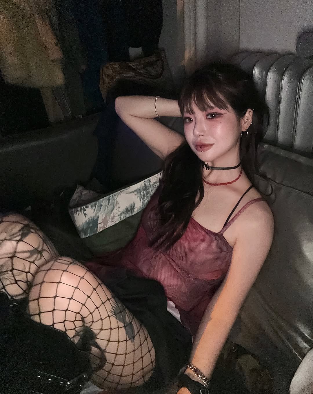 Photo shared by 히고미 on November 27, 2025 tagging @kitschee_, @hystericglamour_tokyo, and @schism.inducing. May be an image of one or more people, hair, fishnet stockings and text.