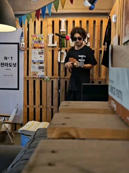 taksama_ 게시물 이미지: 아픈손가락...
#제조용필모창스승입니나#개그맨이재훈#임실연예인#카페#옥쭹가든#곧가마