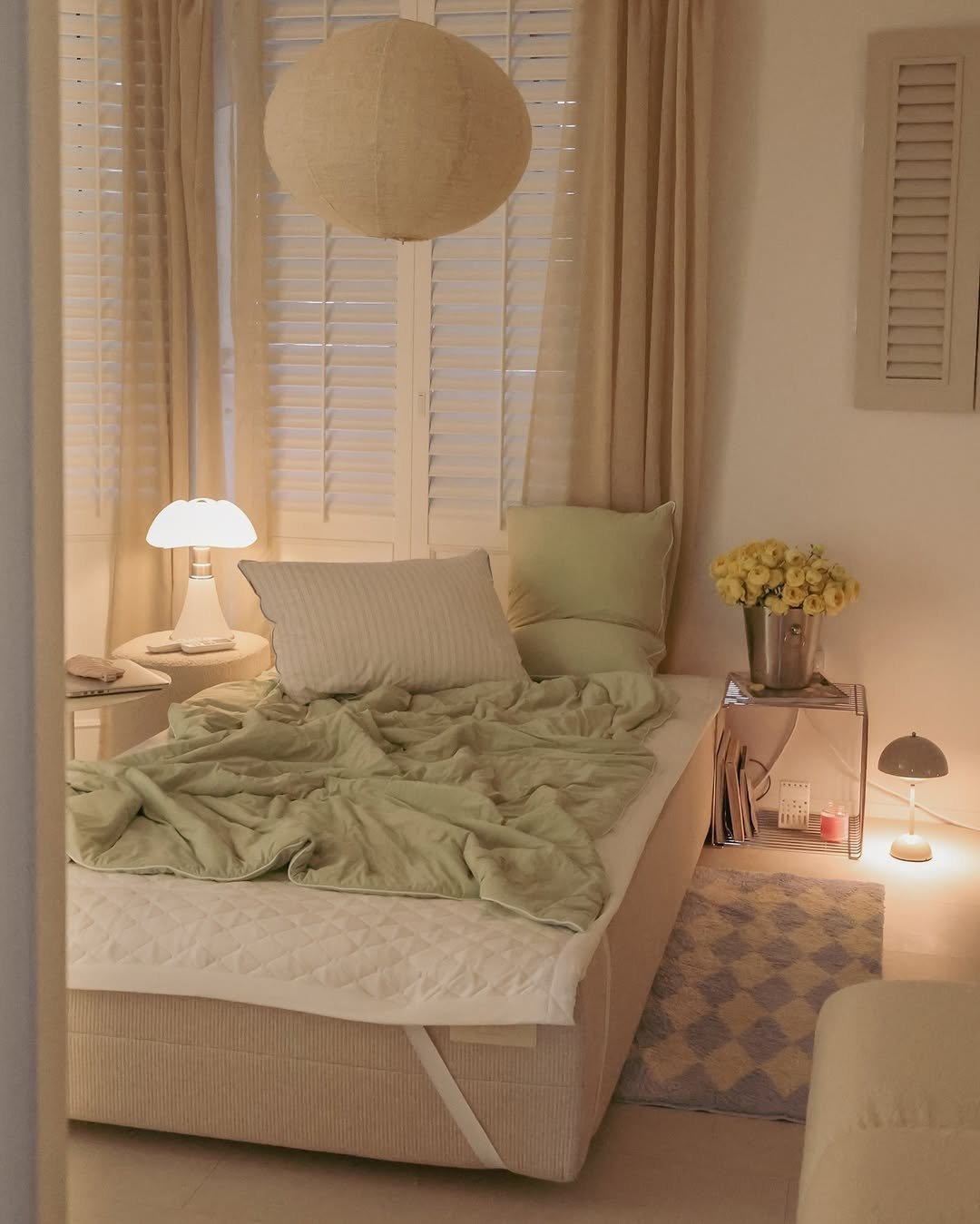 Photo by 리빙유 | 홈스타그램 • 유럽감성 on August 11, 2025. May be an image of mosquito net, lighting, futon, mattress, chaise lounge, bed, headboard, lamp, indoors, bedroom and text.