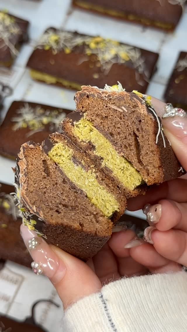 tamo__tyan 게시물 이미지: 焼き菓子屋さんのドバイチョコフィナンシェ

◎ フィナンシェサンド...