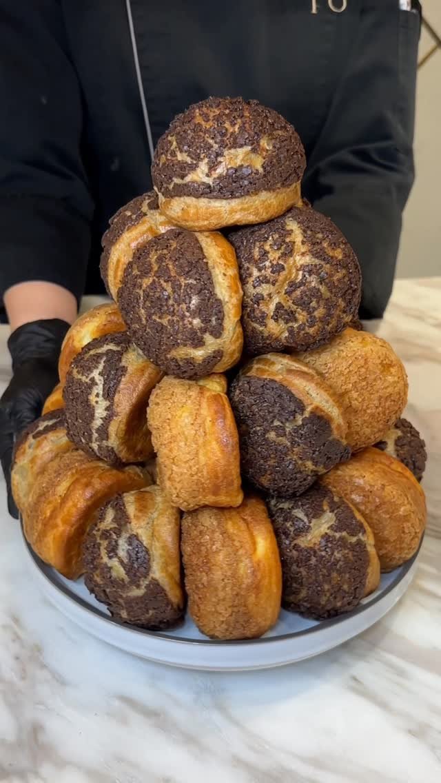 tamo__tyan 게시물 이미지: 贅沢なクリームたっぷりチョコシュークリーム

◎...