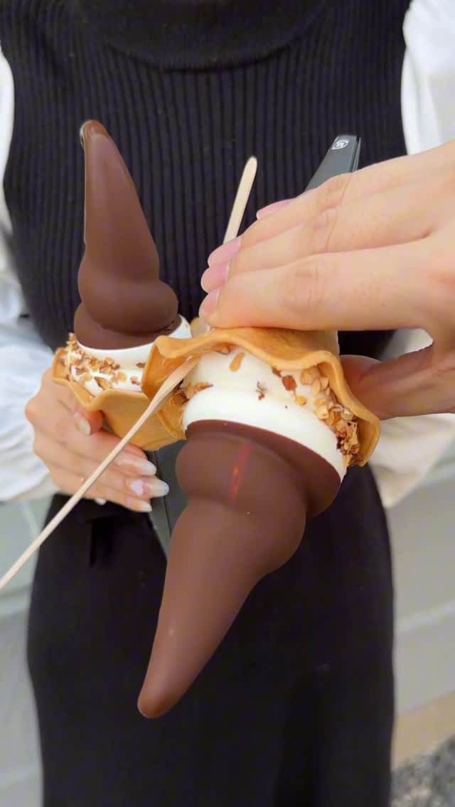 tamo__tyan 게시물 이미지: 濃厚すぎて逆さにしても絶対に落ちないチョコソフトクリーム🍦

◎...
