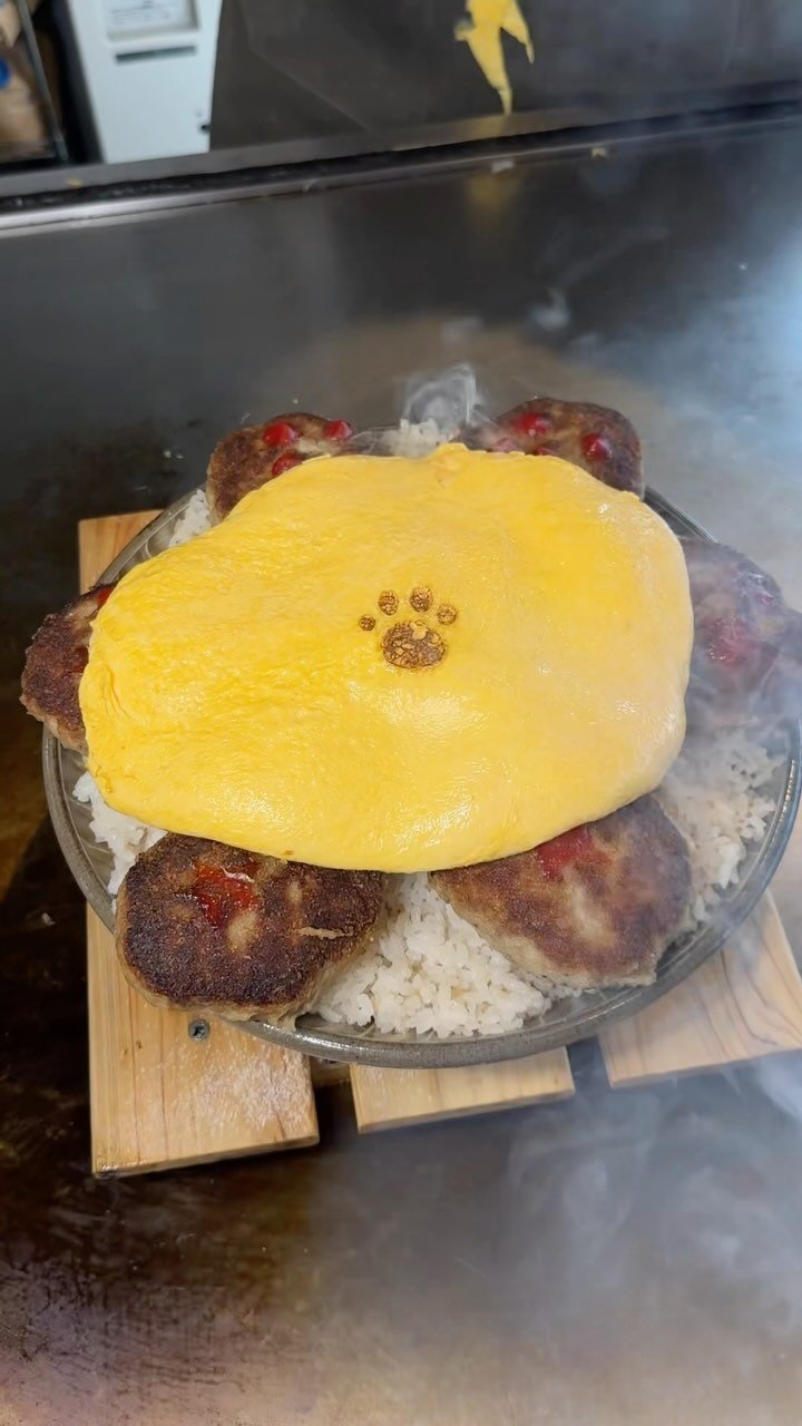 tamo__tyan 게시물 이미지: 7人前の超巨大ハンバーグオムライス😋

◎...
