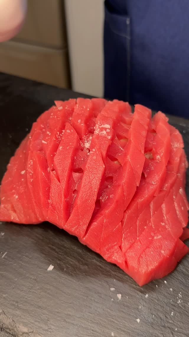 tamo__tyan 게시물 이미지: 超熟成！！"カビ"マグロ🍣

ついに3週間熟成の「カビマグロ」を体験…！

正直、食べるまでは...