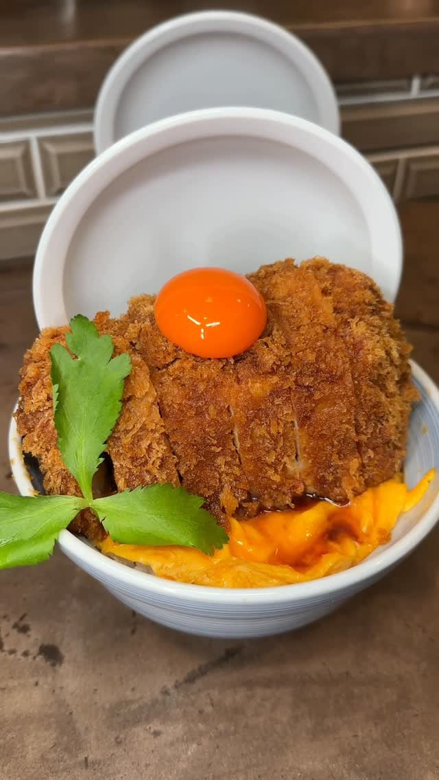 tamo__tyan 게시물 이미지: 400gの極厚サックサクかつ丼

◎ 焼きカツ丼　メガ　(400g) ...