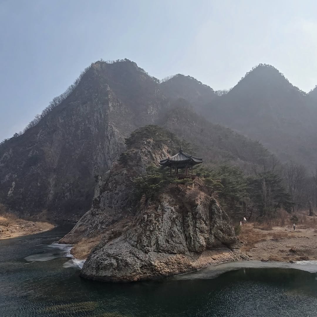 tara_in_rainyday 게시물 이미지: 아름다워서 달도 머물다 간대🌝
그래서 월류봉이래🙊