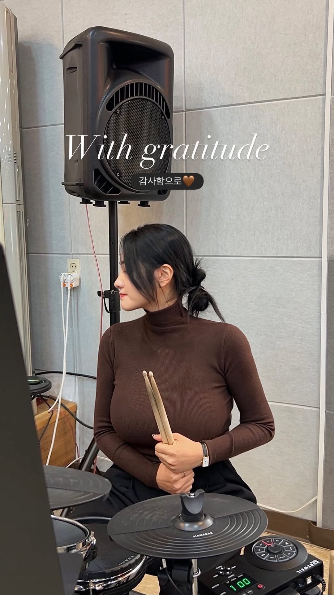 tashay0ung 게시물 이미지: 감사함으로🤎
열심히 치고 있는데 굉장히 은혜 받은건데 너무 심각한데 웃는 순간...