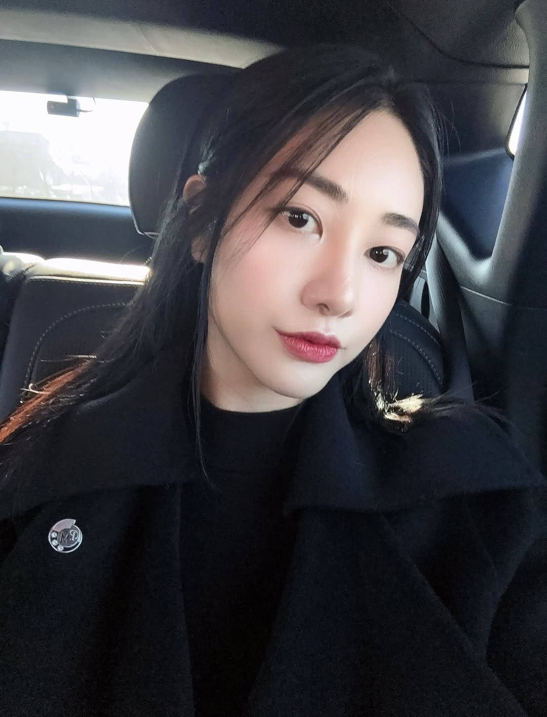 Photo shared by Choi hayoung🇰🇷 on December 21, 2025 tagging @choi.go.cl. May be a selfie of one or more people, lipstick, hair, duffle coat, overcoat, parka and text.