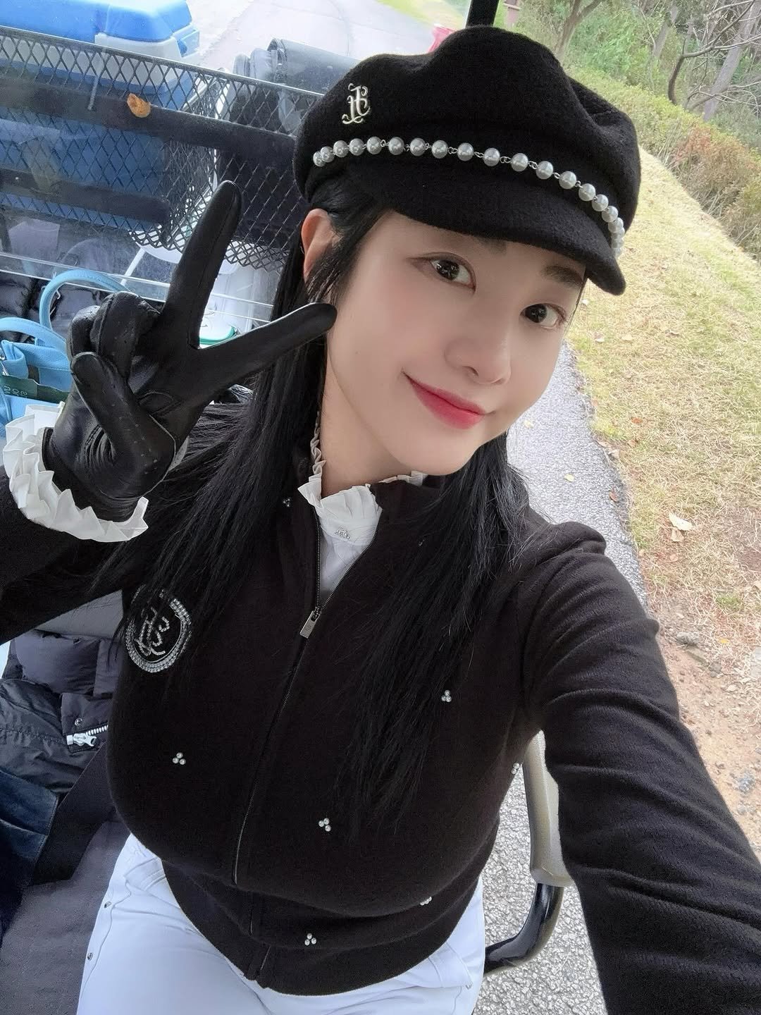 Photo by Choi hayoung🇰🇷 on November 29, 2025. May be a selfie of golf, pants, beret and text.