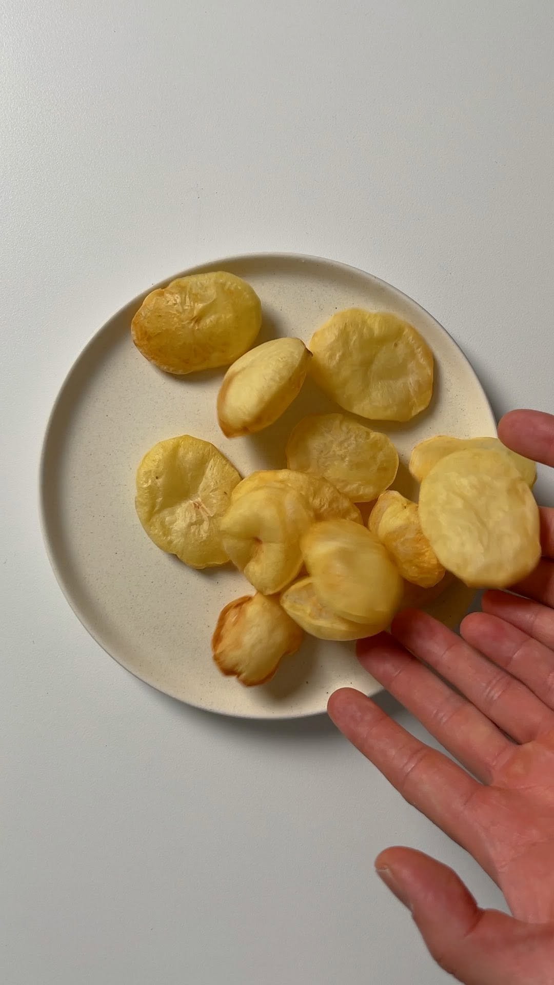 tasty_d.ay 게시물 이미지: 기름없이 만드는 구운감자🥔

안녕하세요. 맛날입니다🔅

오늘은 기름하나없는 구운감자...
