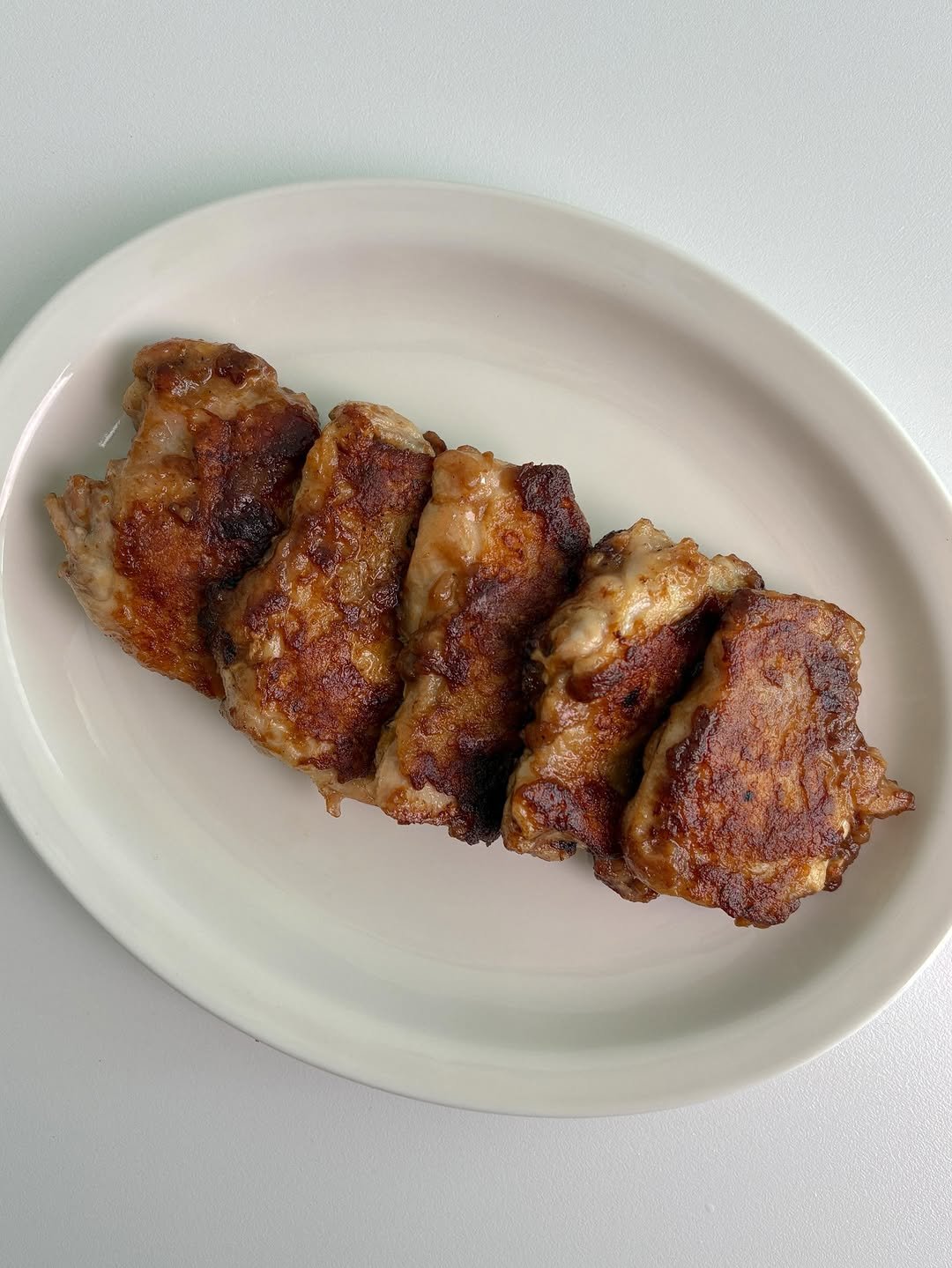 tasty_d.ay 게시물 이미지: 생각보다 간단하고 깔끔하게 만드는 치킨! 

간간한 간장맛이라 자극적이지 않게...