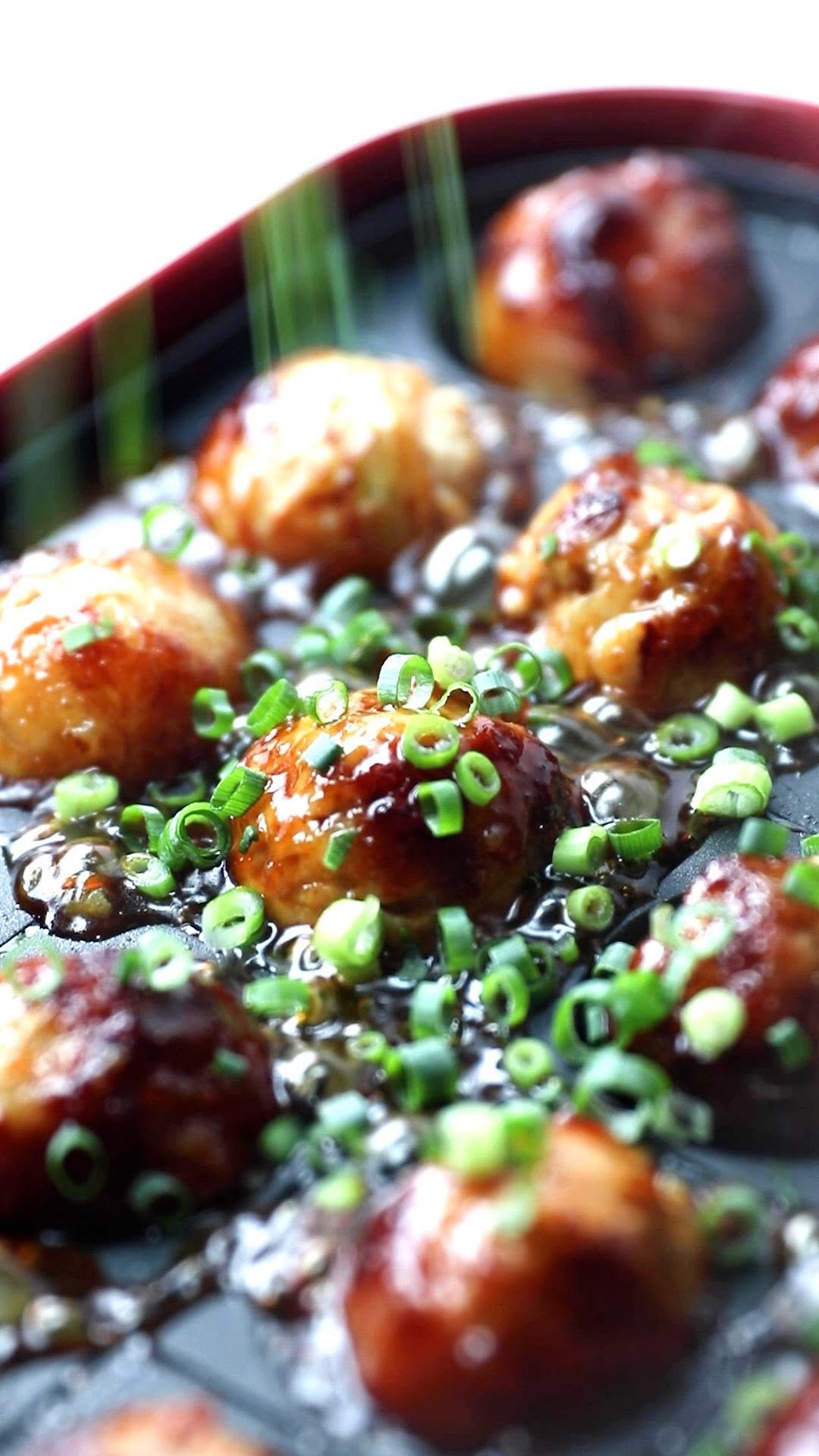 tastyjapan 게시물 이미지: 【たこ焼きにしか見えない！】たこ焼き器で肉巻きおにぎり / Pork Rice...