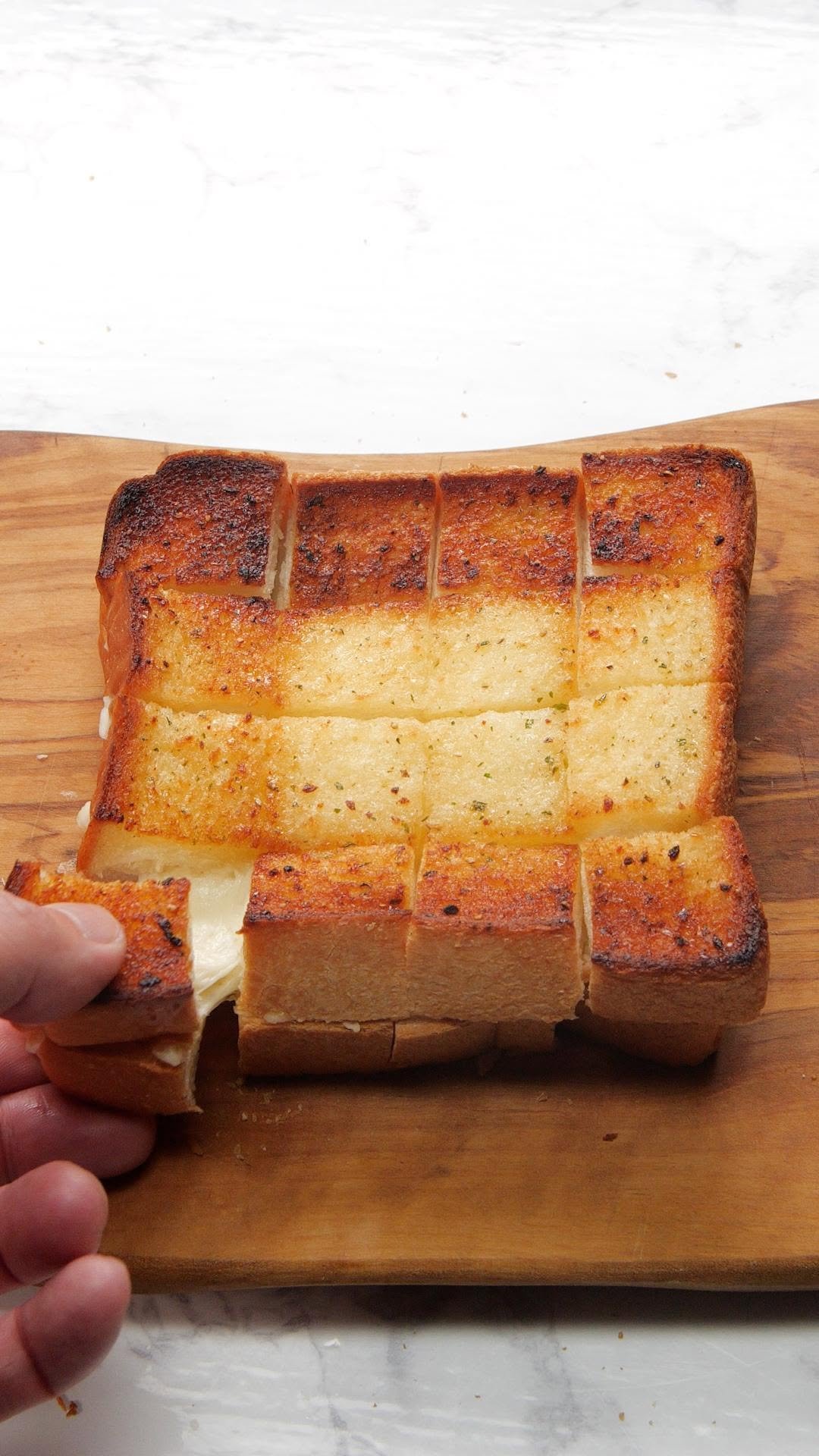tastyjapan 게시물 이미지: 【サクサクとろーり】グリルチーズトースト / Garlic Cheese Toast...