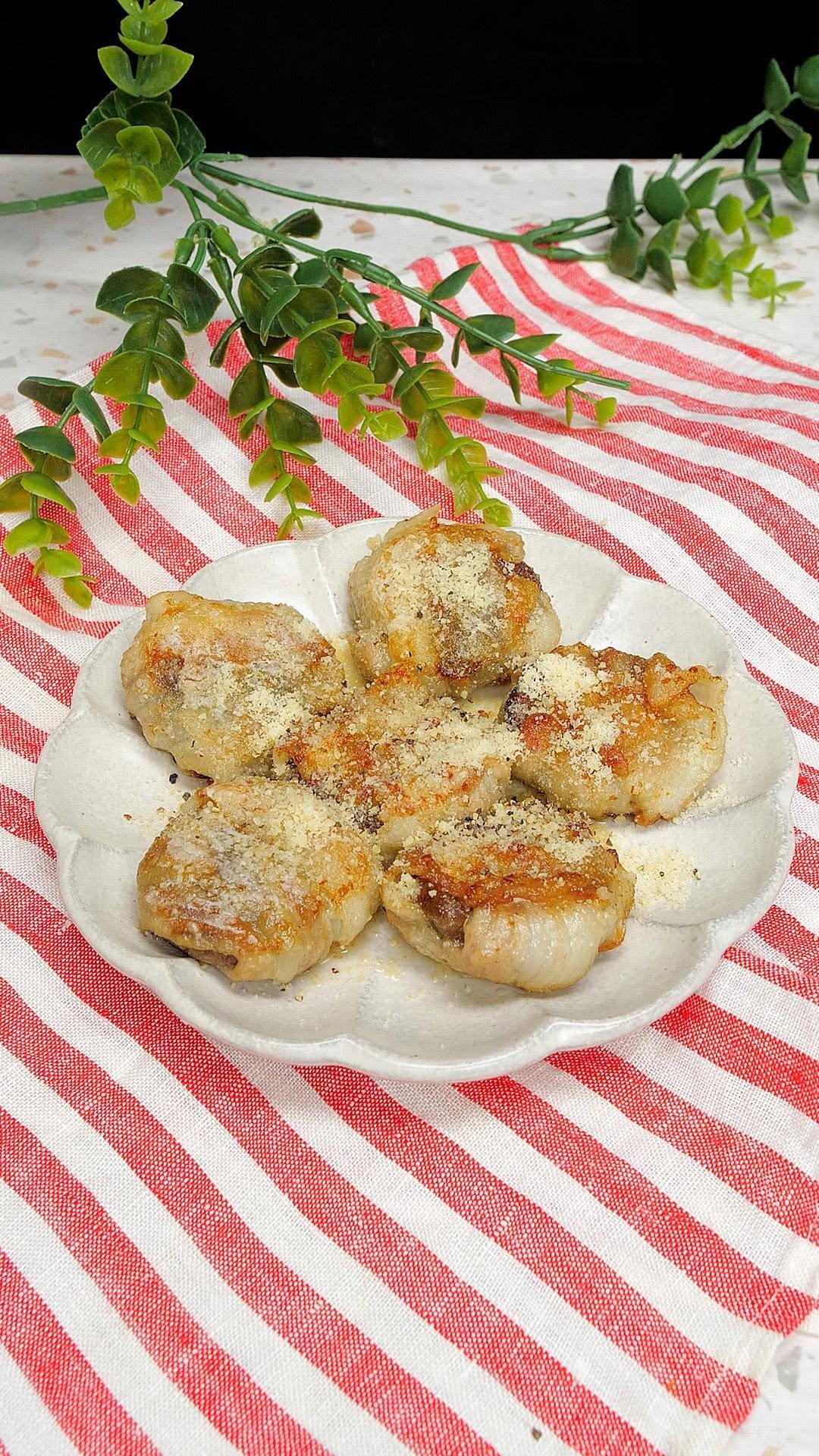 tastyjapan 게시물 이미지: 【しいたけのうま味がぎゅっ♡】フライパンひとつで簡単！おつまみにもおかずにも！パルメザンチーズ...
