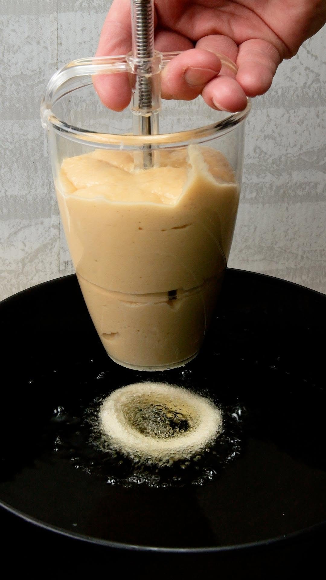 tastyjapan 게시물 이미지: 【第5次ドーナツブーム到来！？】「このドーナツメーカー神♡」「揚げたてサクふわ！」簡単＆映える...