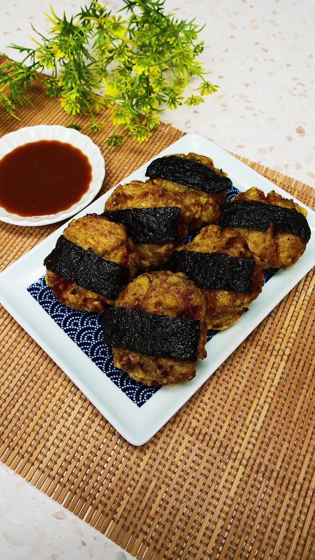 tastyjapan 게시물 이미지: 【サバのみそ煮缶が大変身！】カレー風味が食欲そそる！サバ缶とじゃがいものもちもち揚げ...