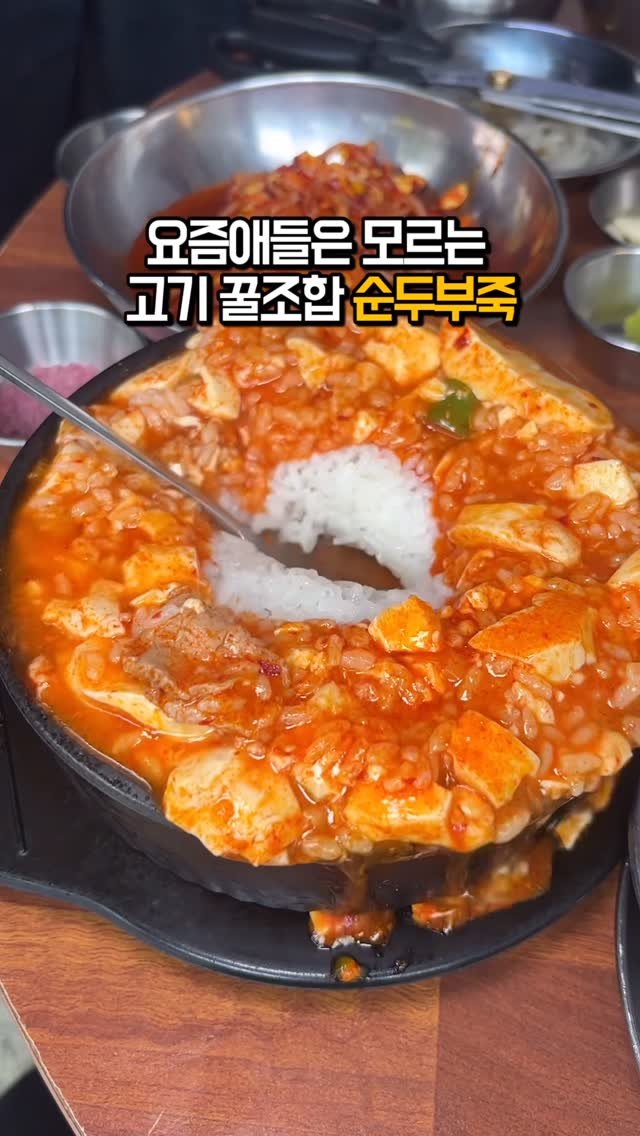 tastyroom_ 게시물 이미지: 연남동 최애 고기집 숲길정육점인데 여기에는 특이하게도

테이블마다 그비싼 참기름이...