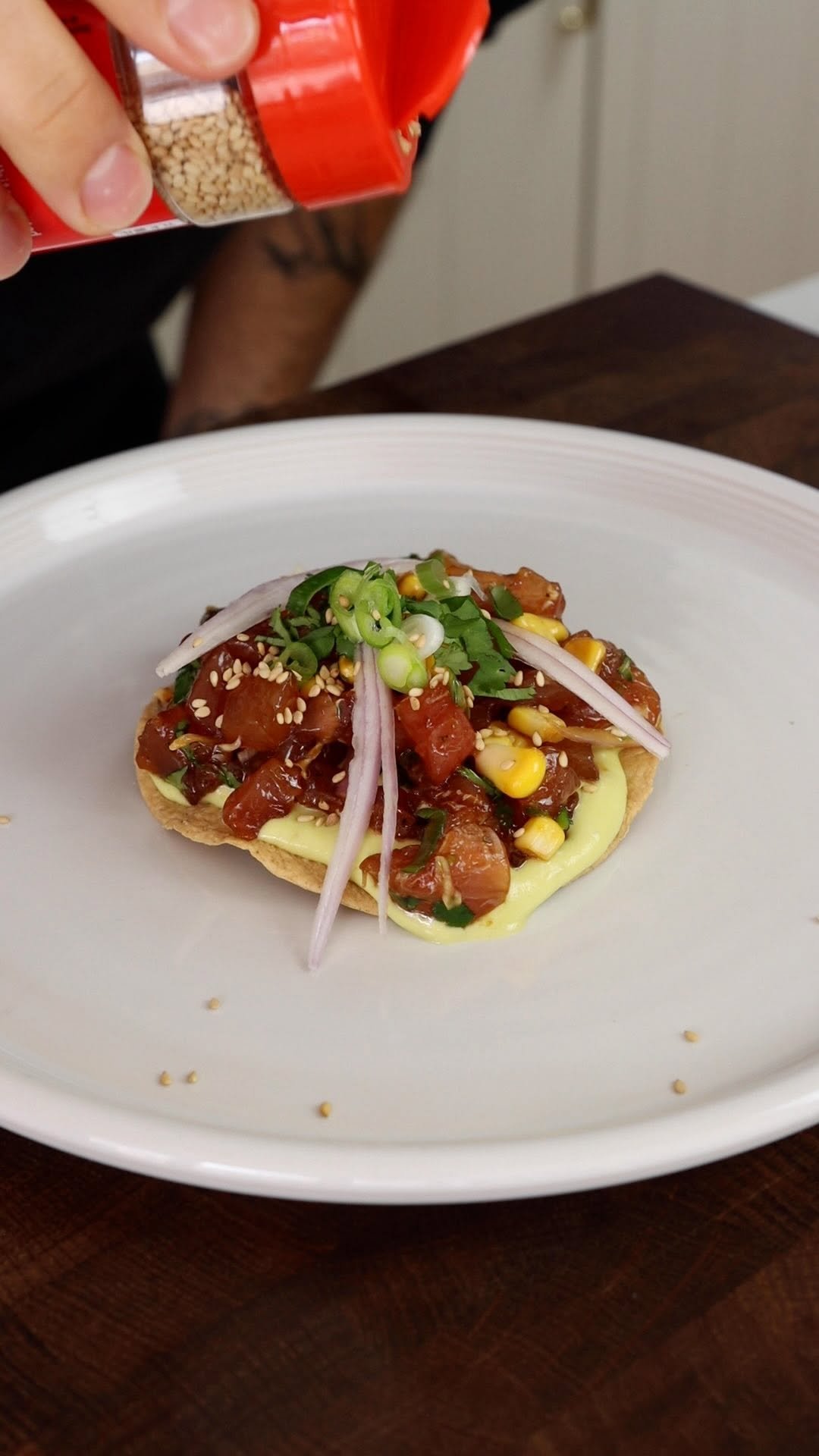 tastyuk 게시물 이미지: Tuna Tostadas!

Mayo: 1 Egg, 1 TBSP white wine...