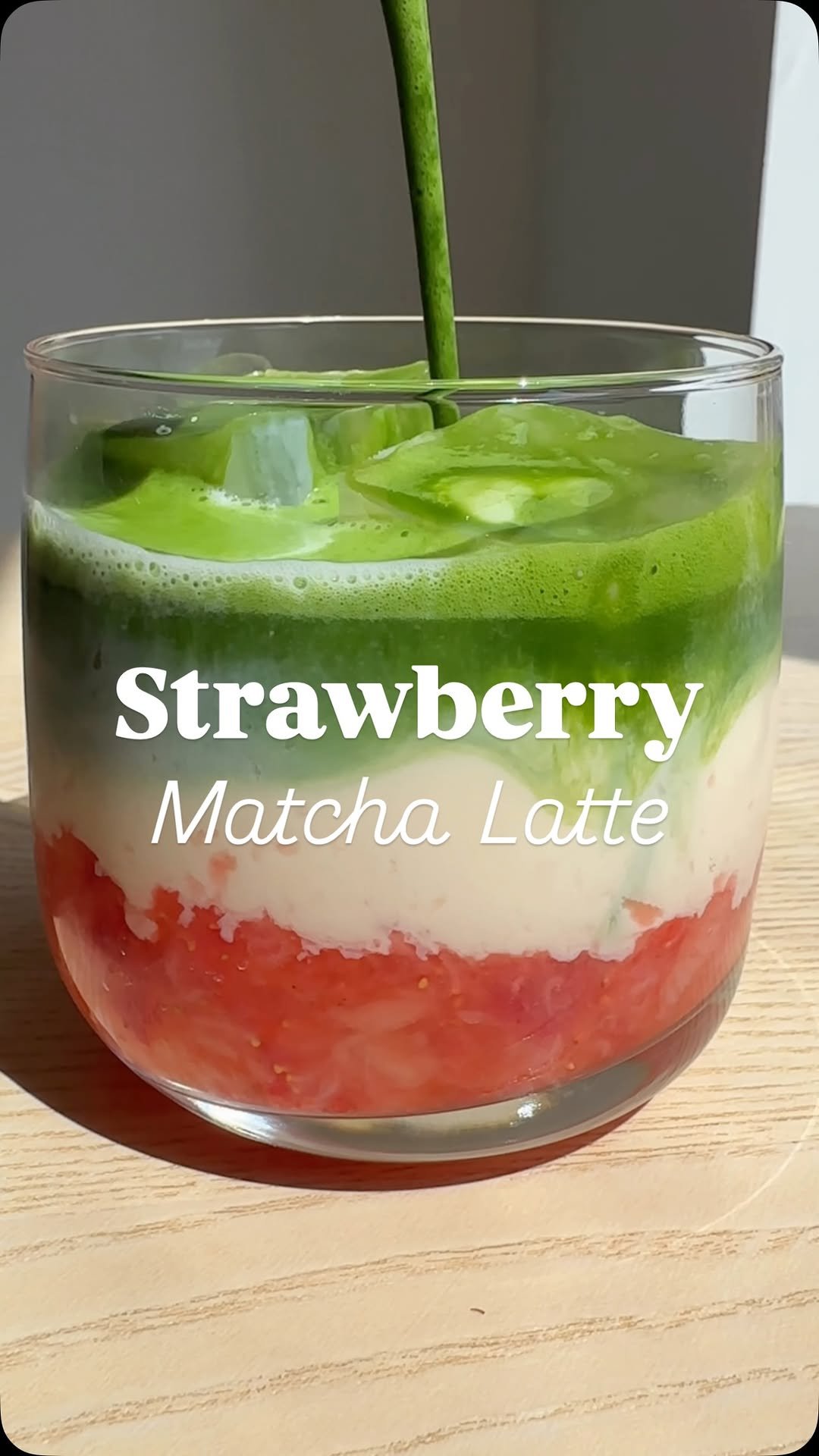 tastyuk 게시물 이미지: Strawberry Matcha Latte 🍓🍵 by @daigasikfaan...