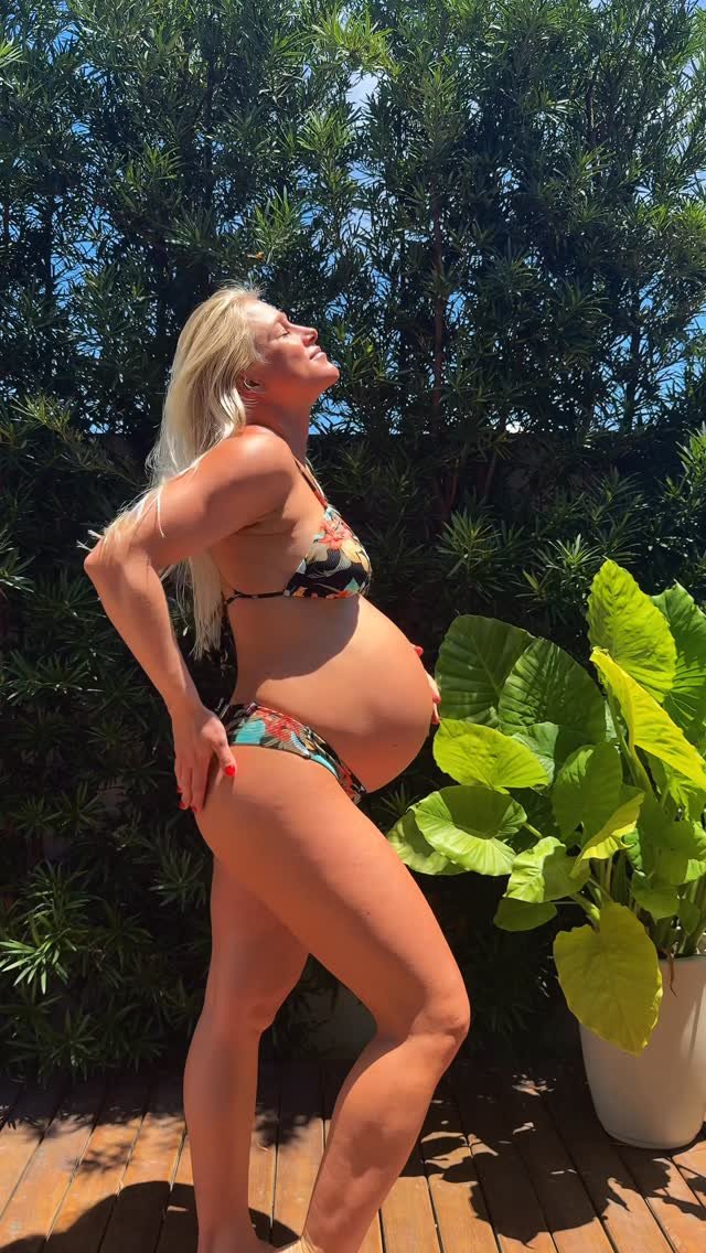 tatiwest 게시물 이미지: 🌸💫 40 weeks + 2 days @bodyglove bikini...