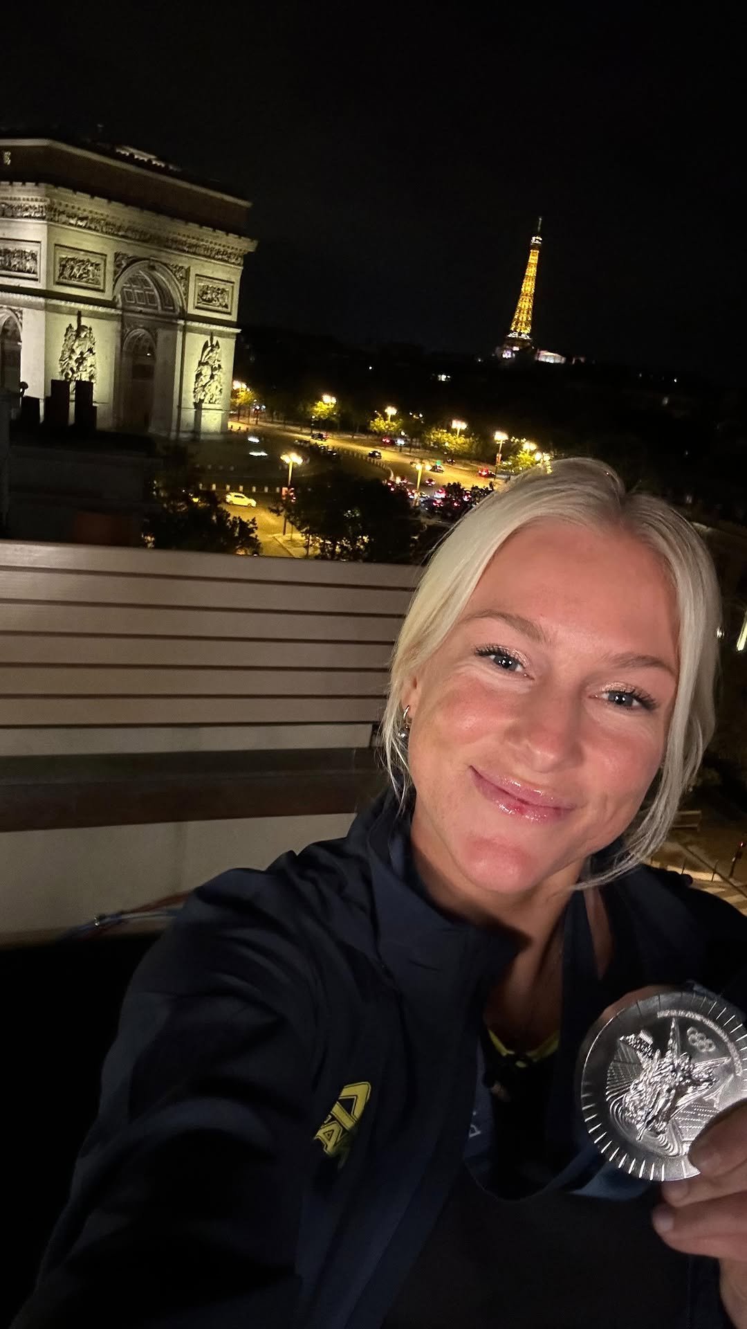 tatiwest 게시물 이미지: Oiiii, Paris 🥹🪙🫶🏻 cheguei brilhando ✨