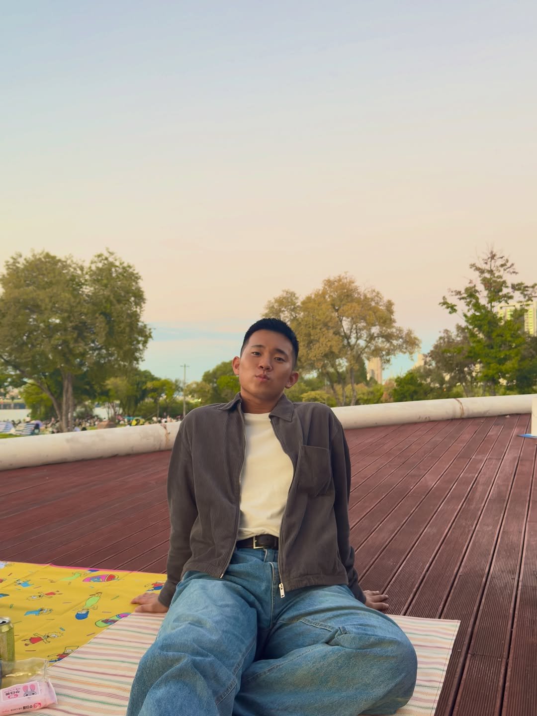 Photo by TATSUKI on October 10, 2025. May be an image of jacket, picnic and park.