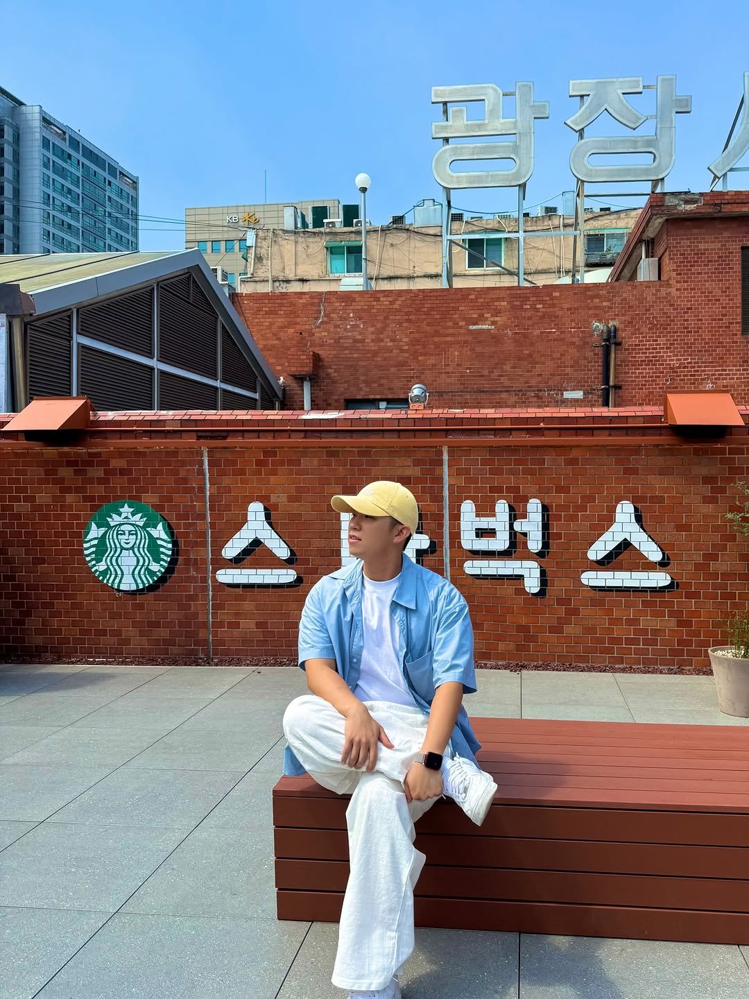 Photo shared by TATSUKI on July 25, 2025 tagging @melite__official. May be an image of 1 person, cornflower and text that says '광잘 스벅스 T 벅스 ۸ 벅 一 07'.