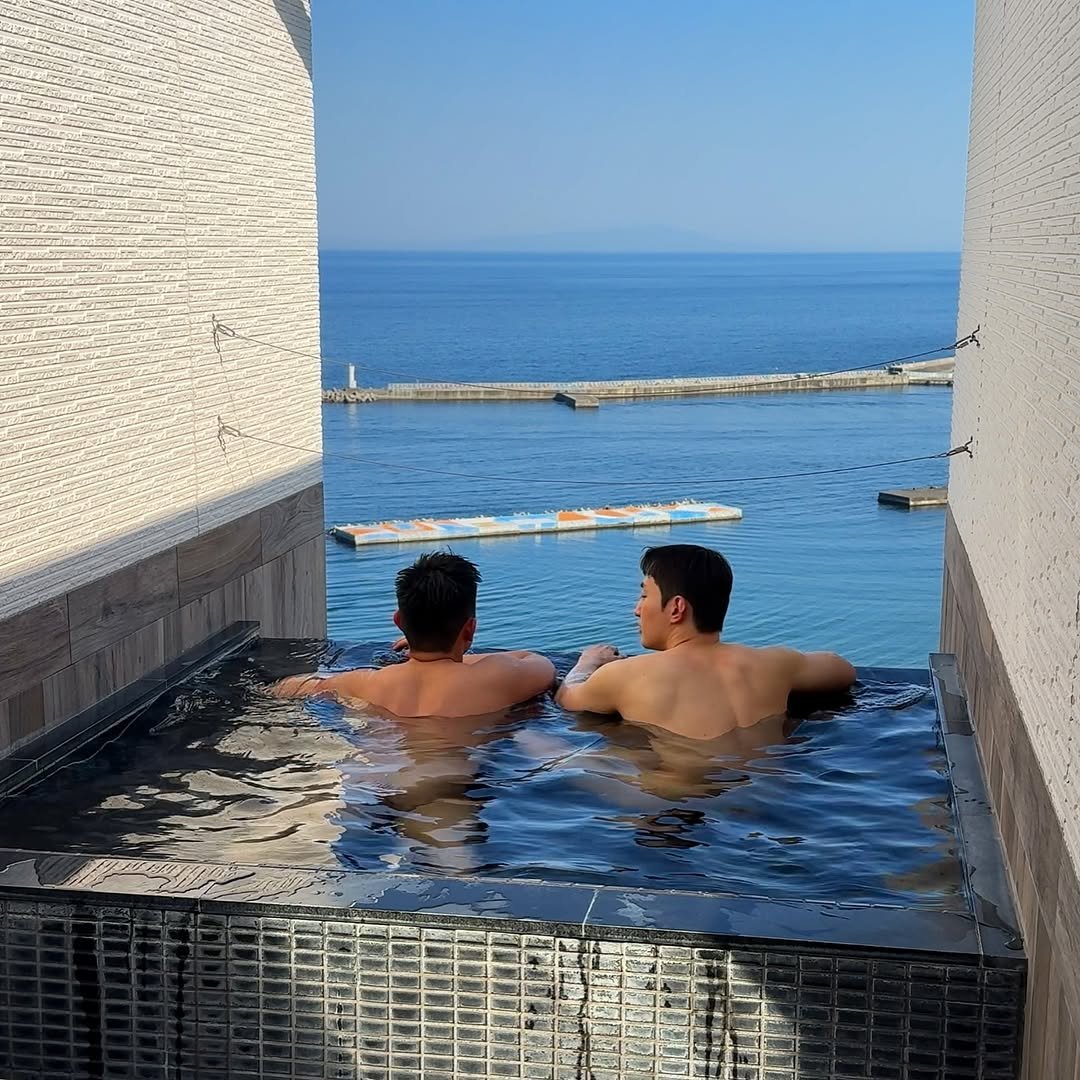 Photo by TATSUKI on June 30, 2025. May be an image of 2 people, people swimming, pool, Santorini, cabana and text.
