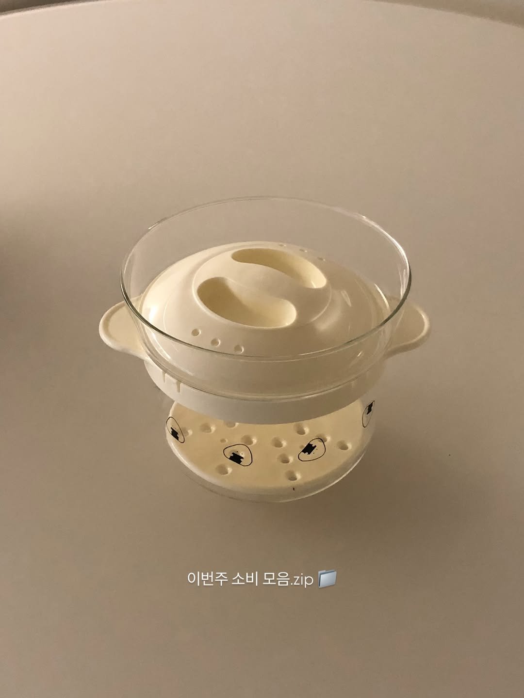 Photo by Taehee on January 19, 2026. May be an image of cooker, coffee maker, strainer, carafe, measuring cups and text that says '이번주 소비 이번주소비모음.zip 모음.zip'.