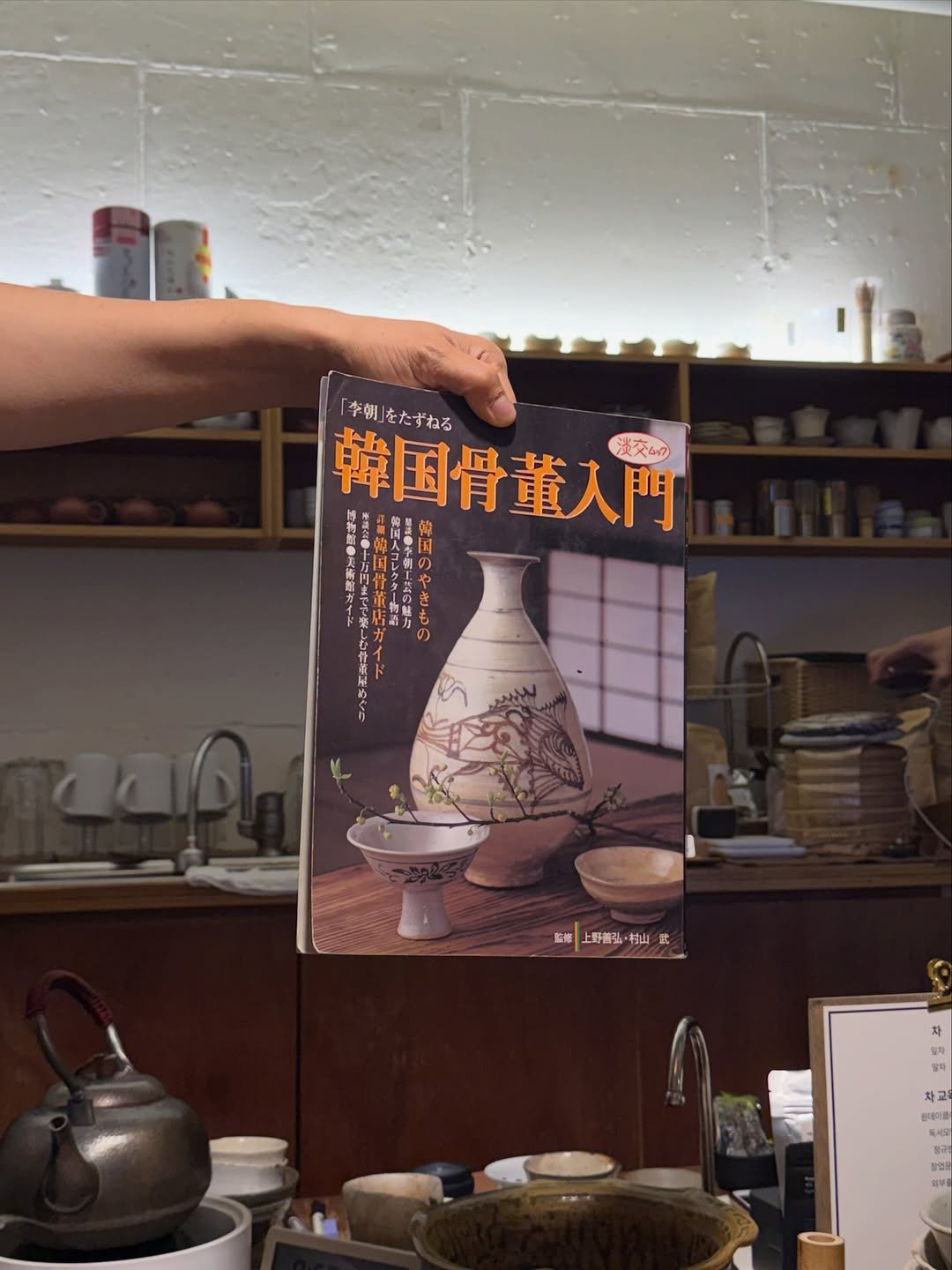 tea.ara_flows 게시물 이미지: 차를 좋아하는 다양한 이유🍵

차의 매력은,
차 주변의 것들도 좋아지게 만든다는...