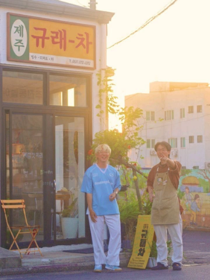 tea_maker_lj 게시물 이미지: 산들바람 같은 사람 ( @travelrvel )
가랑비 같은 사람
윤슬 같은 사람을...