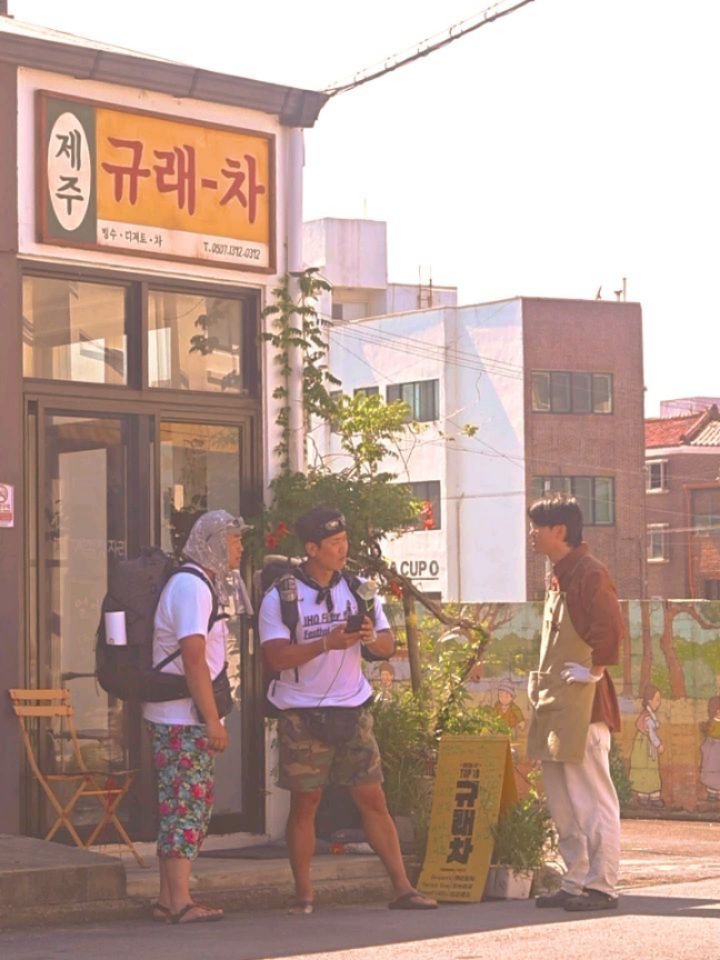 tea_maker_lj 게시물 이미지: 목적지 없이 걷는다( @yatay55555 )
올레길을 걷는 것도 아니고,
동쪽으로...
