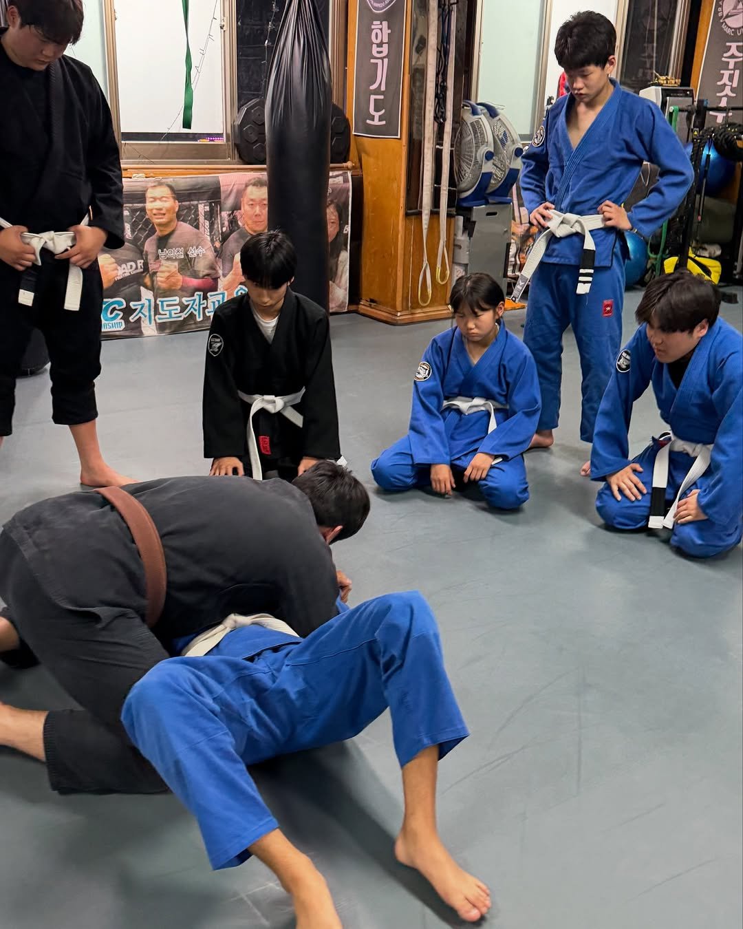 Photo by 포천 팀스트라이크 주짓수 킥복싱 호신술 on May 26, 2025. May be an image of mat and belt.
