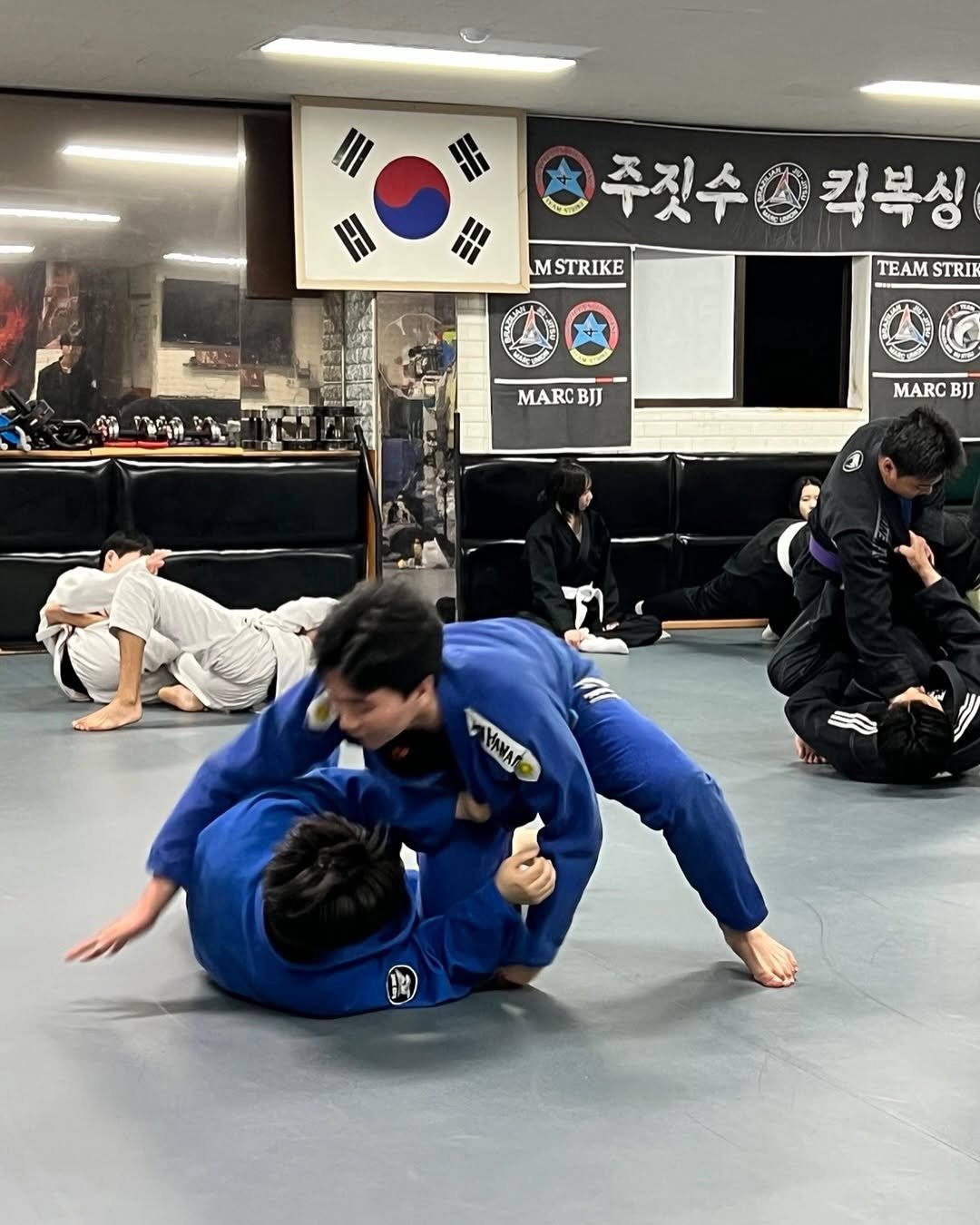 Photo by 포천 팀스트라이크 주짓수 킥복싱 호신술 on April 28, 2025.