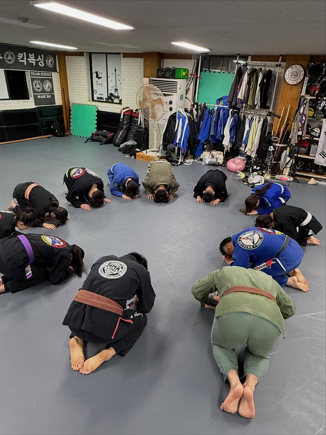 Photo by 포천 팀스트라이크 주짓수 킥복싱 호신술 on October 22, 2025. May be an image of mat and text.