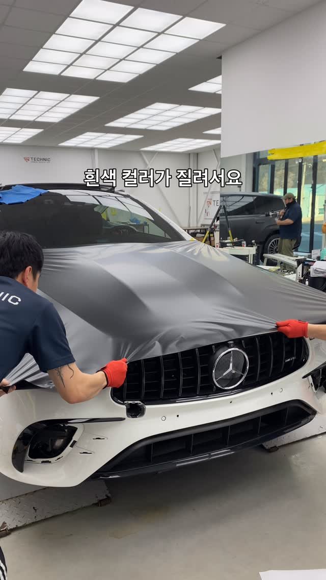 technic_ilsan 게시물 이미지: 벤츠 흰색 뽑아서 4년 탔더니 좀 질려서요~
무광블랙 랩핑 필름 올려서 파격...