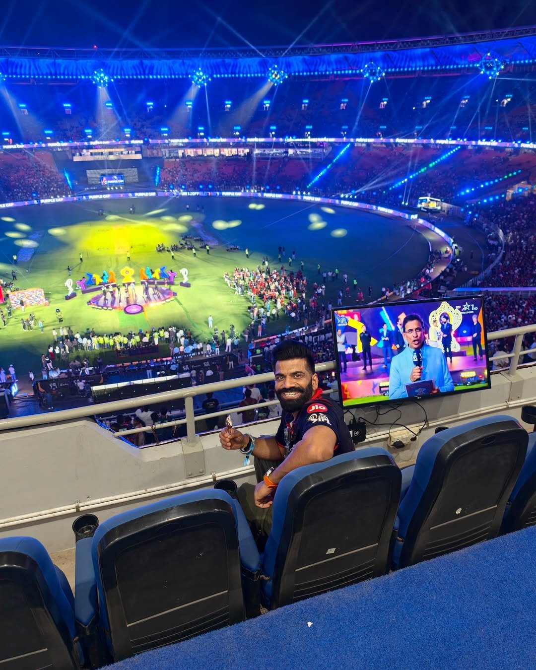 technicalguruji 게시물 이미지: About last night..RCB secured the cup...I...