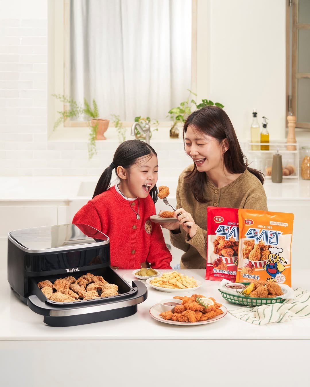 Photo by 테팔 공식 인스타그램 on January 27, 2026. May be an image of cooker, toast and text.